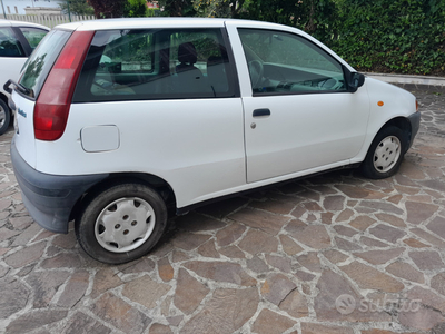 Usato 1998 Fiat Punto 1.0 Benzin 45 CV (1.200 €)