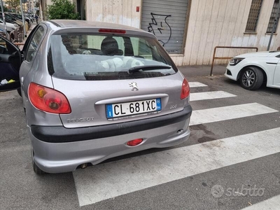 Usato 2004 Peugeot 206 1.1 Benzin 60 CV (800 €)