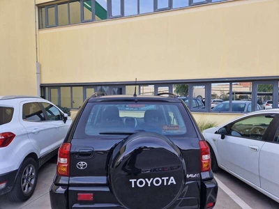 Usato 2005 Toyota RAV4 2.0 Diesel 116 CV (3.500 €)