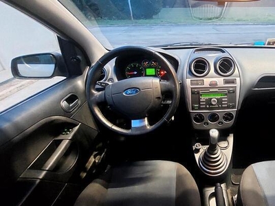 Usato 2007 Ford Fiesta 1.2 Benzin 75 CV (3.900 €)