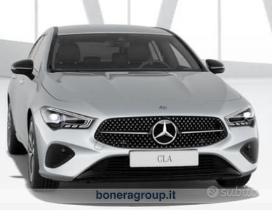 Usato 2023 Mercedes CLA200 Shooting Brake 2.0 Diesel 149 CV (42.800 €)