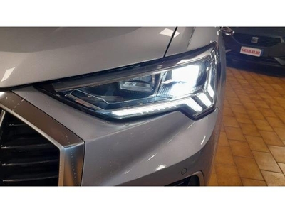 AUDI Q3 35 TDI S tronic Business Advanced 18