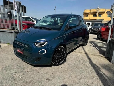 FIAT 500 La Prima Berlina 42 kWh 320 KM