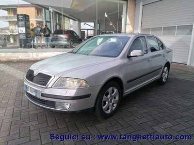 SKODA OCTAVIA 1.6 16V FSI Elegance