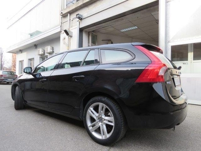 VOLVO V60 (2010) D2 Geartronic Momentum