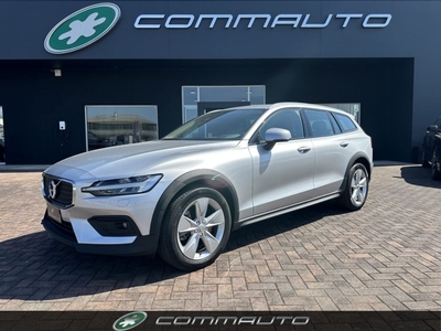 Volvo V60 Cross Country B4