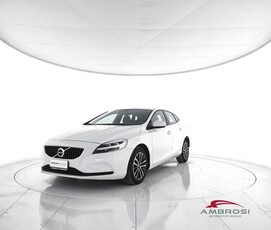 2019 VOLVO V40