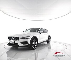 2019 VOLVO V60 Cross Country