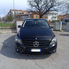 B.e.l.l.i.s.s.i.ma Mercedes B180cdi Total black