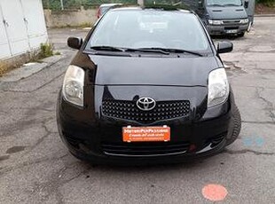 Toyota Yaris 1.0 5 porte Sol NAVI OK NEOPATENTATI