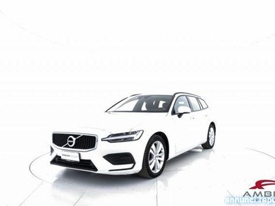 Volvo V60 Mild Hybrid B4 (d) Automatico Momentum Business Corciano