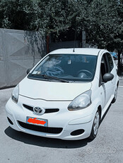 Aygo connect bianca 2011