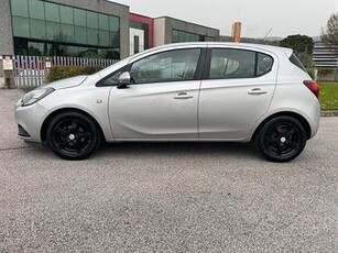 Opel Corsa 1.2 5 porte Cosmo SI NEOPATENTATI