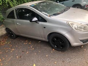 Opel corsa anno 2009 gpl da rivisionare