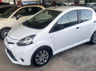 Toyota Aygo 1.0 VVT-i 5 porte Lounge Connect 2012