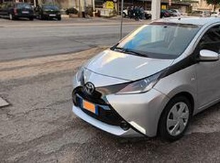 Toyota Aygo 1.0 VVT-i 69 CV 5 porte x-business ann