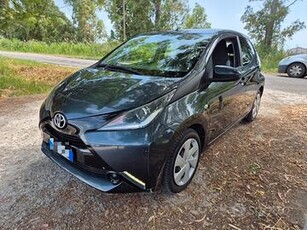 Toyota Aygo 1.0 VVT-i 69 CV 5 porte x-cool MMT