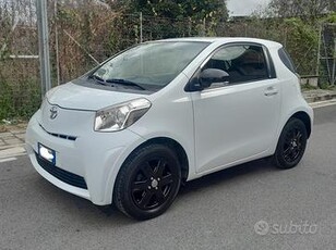 Toyota iq