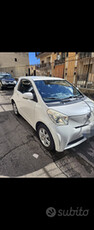 TOYOTA iQ