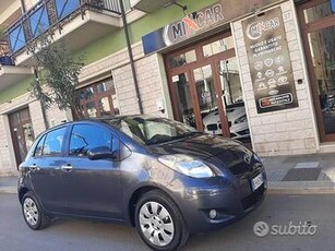 TOYOTA Yaris 1.0 BENZINA 69CV 5 porte Sol