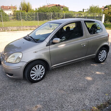 Toyota yaris 1000 benzina