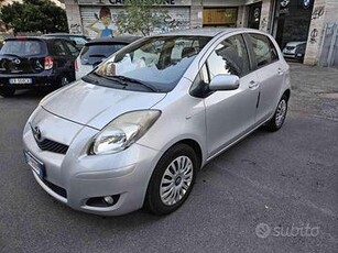 TOYOTA Yaris 1.3 5 porte Sol