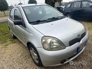 TOYOTA Yaris 1.3i 16V cat 5 porte Luna