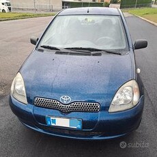 TOYOTA Yaris - 2001