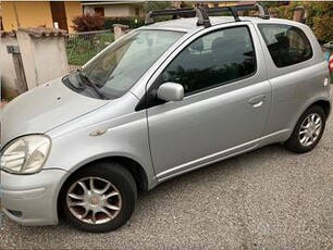 TOYOTA Yaris - 2005