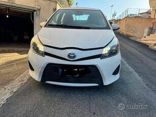 TOYOTA Yaris - 2013