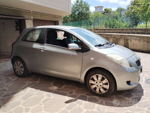 Usato 2008 Toyota Yaris 1.0 Benzin 65 CV (2.700 €)