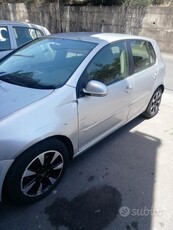 Usato 2008 VW Golf V 1.6 Benzin 102 CV (1.000 €)