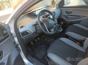 Usato 2013 Lancia Ypsilon 1.2 Benzin 80 CV (7.500 €)