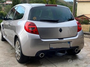Usato 2016 Renault Clio IV 2.0 Benzin 200 CV (12.100 €)