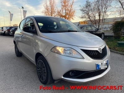 Lancia Ypsilon 1.0 FireFly 5 porte S&S Hybrid Ecochic Gold usato