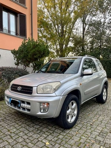 Usato 2001 Toyota RAV4 2.0 Benzin 150 CV (6.300 €)