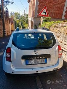 DACIA Duster LAUREATE con GANCIO Traino