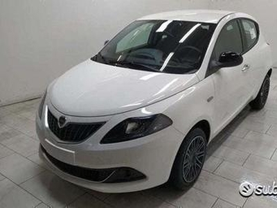 Lancia ypsilon 1.0 hybrid silver km 0 pronta conse