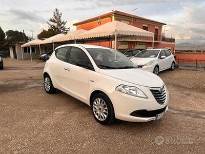 Lancia Ypsilon 1.2 69 CV 5 porte S&S Silver