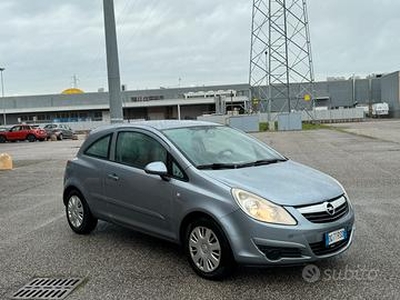 Opel/corsa/1.2/benzina adatta per neopatentati
