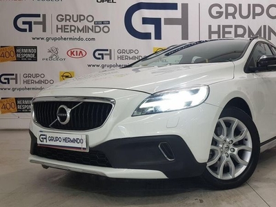 Volvo V40 Cross Country 2.0 D3 MOMENTUM AUTO