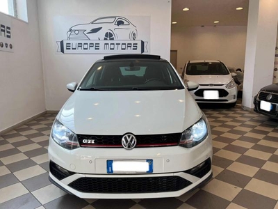 2015 VOLKSWAGEN Polo