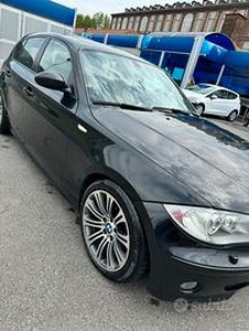 BMW 118D ALLESTIMENTO Premium