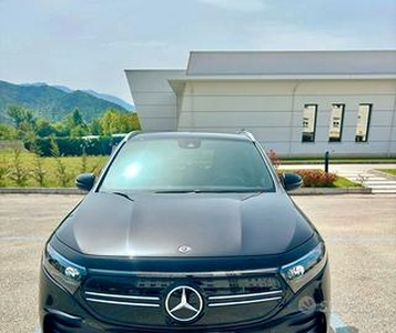 Spettacolare Mercedes EQA elettrica
