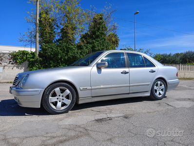 Usato 1996 Mercedes E250 2.5 Diesel 113 CV (3.900 €)