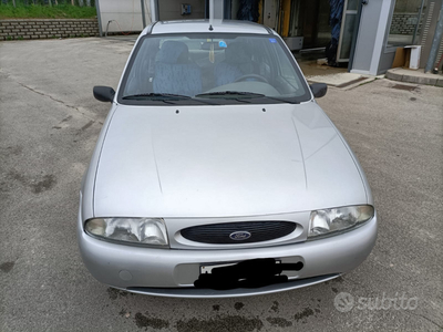Usato 1998 Ford Fiesta 1.3 Benzin 66 CV (1.700 €)