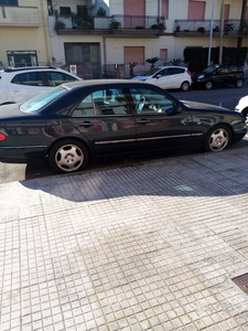 Usato 1998 Mercedes 250 2.5 Diesel 150 CV (3.200 €)