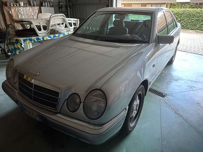 Usato 1999 Mercedes E200 2.0 LPG_Hybrid 186 CV (2.500 €)