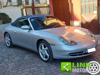 Usato 2000 Porsche 911 Carrera 4 Cabriolet 3.4 Benzin 301 CV (45.000 €)