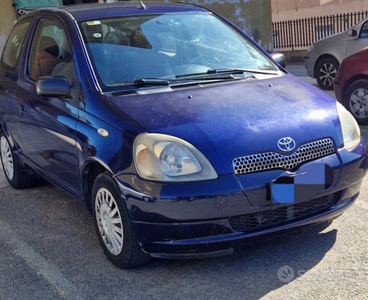 Usato 2000 Toyota Yaris 1.0 Benzin 68 CV (2.500 €)